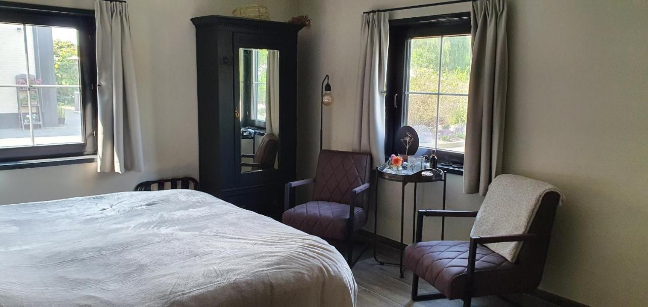 Luxe Gastenkamer Met Living En Keuken Bij Friezen Paarden Stal Pellendijk Westendorp ภายนอก รูปภาพ