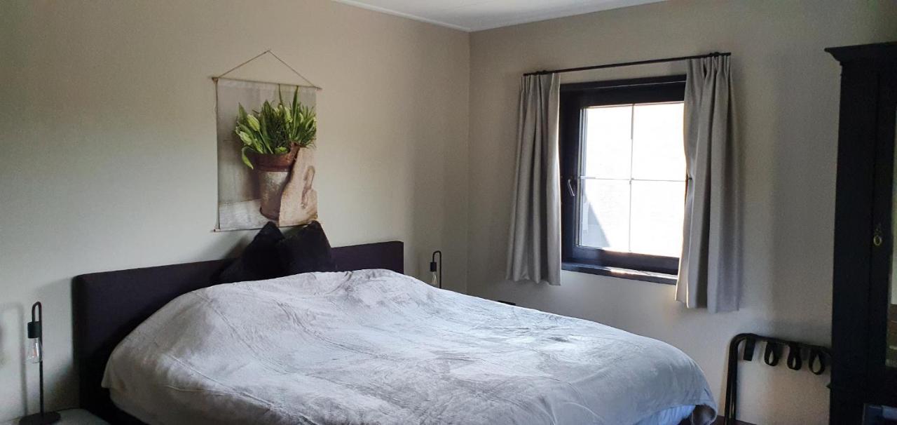 Luxe Gastenkamer Met Living En Keuken Bij Friezen Paarden Stal Pellendijk Westendorp ภายนอก รูปภาพ